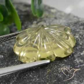 9.60カラットの天然ミディアム薄いイエロー石英、フラワーカット、透明