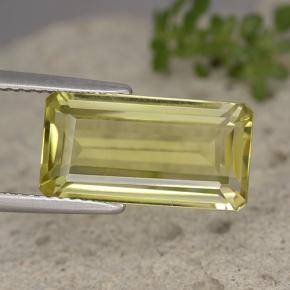 5.93カラットの天然レモンクォーツ（15.3×8 mm・エメラルドカット）