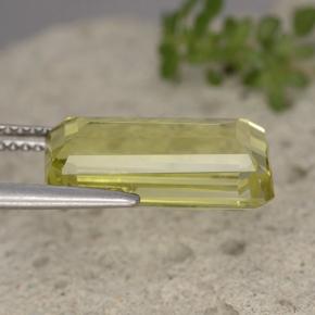 5.93カラットの天然レモンクォーツ（15.3×8 mm・エメラルドカット）