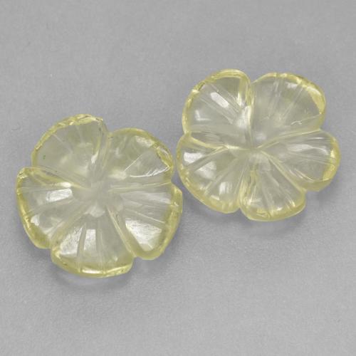 5.58カラットの天然ミディアムイエロークォーツ（11×11 mm・フラワーカット）