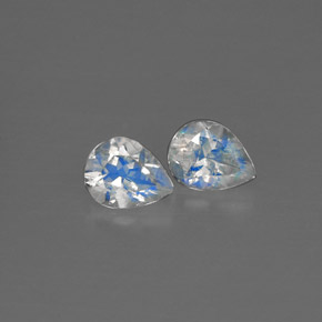 カラットの天然ブルー＆ホワイトレインボームーンストーン（5.1×4 mm・透明）
