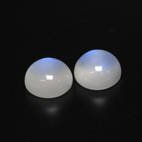 カラットの天然ブルー＆ホワイトレインボームーンストーン（8.96 mm・透明）