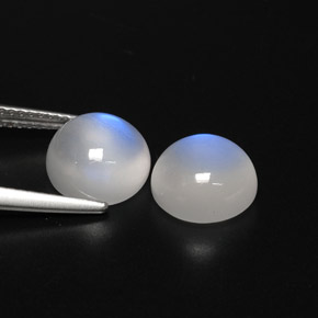 カラットの天然ブルー＆ホワイトレインボームーンストーン（8.96 mm・透明）
