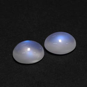 カラットの天然ブルー＆ホワイトレインボームーンストーン（8.1×6.1 mm・透明）