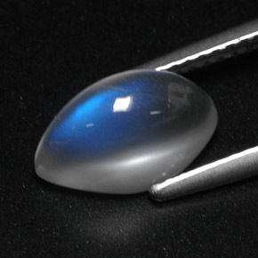 2.77カラットの天然ブルー＆ホワイトレインボームーンストーン（10.9×6.3 mm・透明）