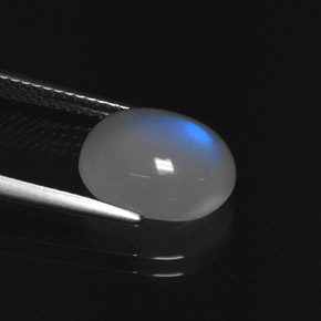 4.72カラットの天然ブルーホワイトレインボームーンストーン、オーバルカット、半透明