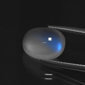 5.09カラットの天然ブルーホワイトレインボームーンストーン、オーバルカット、半透明