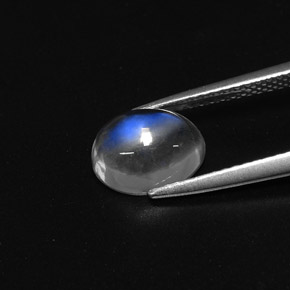 1.85カラットの天然ブルー＆ホワイトレインボームーンストーン（9×6.7 mm・オーバルカット）