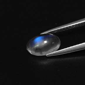 1.50カラットの天然ブルー＆ホワイトレインボームーンストーン（9.3×5.8 mm・オーバルカット）