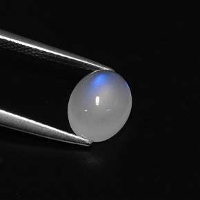 2.23カラットの天然ブルー＆ホワイトレインボームーンストーン（8.9×7 mm・オーバルカット）