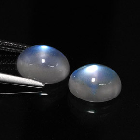 自然派の商品を探す ct ブルーホワイト レインボームーンストーン 宝石, オーバルカット, インド からGemSelectで. 在庫あり、世界各国へ発送!