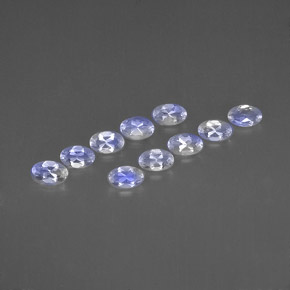 カラットの天然ブルー＆ホワイトレインボームーンストーン（5×3.1 mm・オーバルカット）