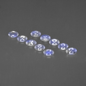 カラットの天然ブルー＆ホワイトレインボームーンストーン（5×3.1 mm・オーバルカット）
