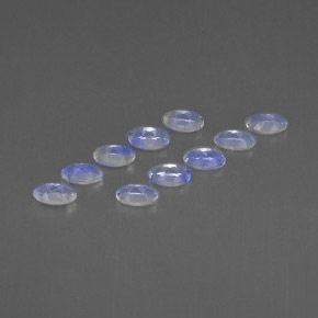 カラットの天然ブルー＆ホワイトレインボームーンストーン（5×3.1 mm・オーバルカット）