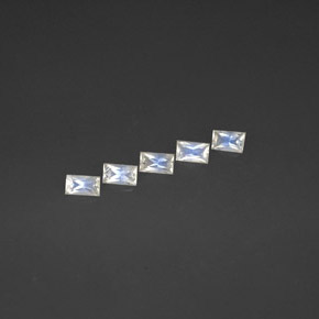 自然派の商品を探す ct ブルーホワイト レインボームーンストーン 宝石, バゲット, インド からGemSelectで. 在庫あり、世界各国へ発送!