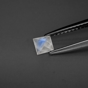 0.26カラットの天然ブルーホワイトレインボームーンストーン、四角形、VS