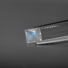 0.53カラットの天然ブルーホワイトレインボームーンストーン、四角形、VS