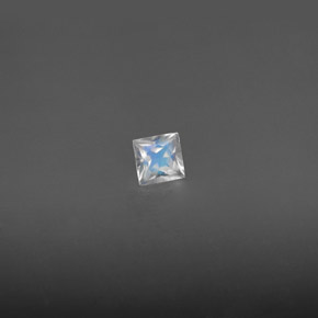 0.19カラットの天然ブルー＆ホワイトレインボームーンストーン（3.5×3.4 mm・四角）