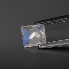 0.56カラットの天然ブルーホワイトレインボームーンストーン、四角形、VS