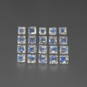 カラットの天然ブルー＆ホワイトレインボームーンストーン（3.1×3.1 mm・透明）