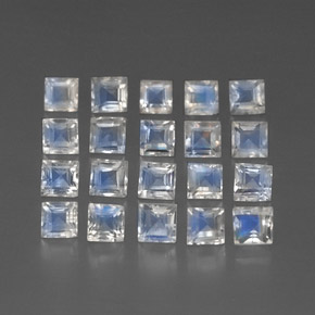 カラットの天然ブルー＆ホワイトレインボームーンストーン（3.1×3.1 mm・透明）