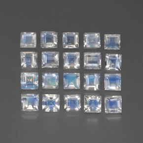 3.35カラットの天然ブルー＆ホワイトレインボームーンストーン（3.1×3 mm・透明）
