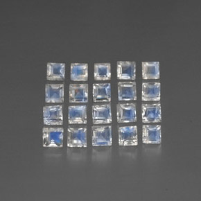 3.19カラットの天然青みがかった白レインボームーンストーン（3.2×3.1 mm・透明）