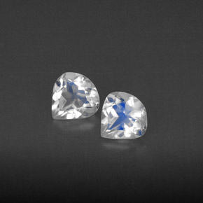 カラットの天然ブルー＆ホワイトレインボームーンストーン（5×4.9 mm・透明）