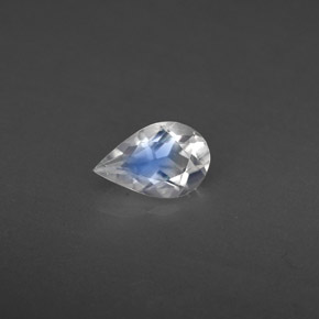 0.34カラットの天然ブルー＆ホワイトレインボームーンストーン（6.1×4 mm・透明）