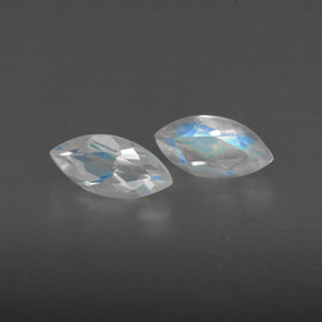 カラットの天然ブルー＆ホワイトレインボームーンストーン（6×3.1 mm・透明）