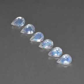 カラットの天然ブルー＆ホワイトレインボームーンストーン（5.8×4 mm・透明）