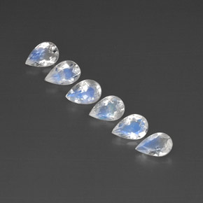 カラットの天然ブルー＆ホワイトレインボームーンストーン（5.9×4 mm・透明）