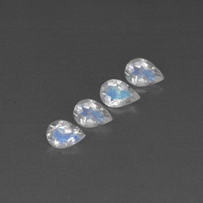 カラットの天然ブルー＆ホワイトレインボームーンストーン（5.3×3.9 mm・透明）