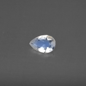 0.30カラットの天然ブルー＆ホワイトレインボームーンストーン（6.1×4.2 mm・透明）
