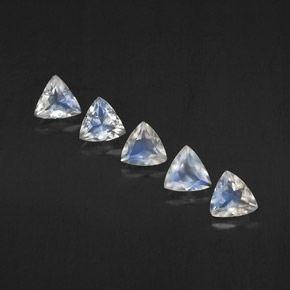 自然派の商品を探す ct ブルーホワイト レインボームーンストーン 宝石, 透明, インド からGemSelectで. 在庫あり、世界各国へ発送!