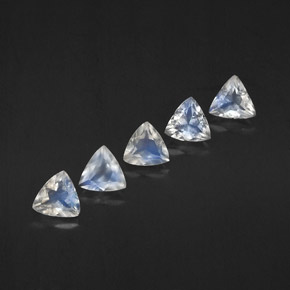 自然派の商品を探す ct ブルーホワイト レインボームーンストーン 宝石, 透明, インド からGemSelectで. 在庫あり、世界各国へ発送!