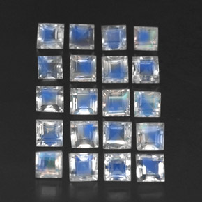 カラットの天然ブルー＆ホワイトレインボームーンストーン（3.1×3.1 mm・透明）