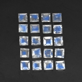 2.44カラットの天然ブルー＆ホワイトレインボームーンストーン（3.1×3 mm・透明）