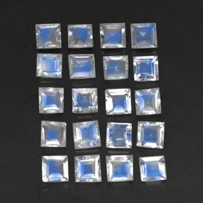 2.44カラットの天然ブルー＆ホワイトレインボームーンストーン（3.1×3 mm・透明）