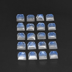 3.74カラットの天然ブルー＆ホワイトレインボームーンストーン（3.2×3.2 mm・透明）