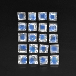 カラットの天然ブルー＆ホワイトレインボームーンストーン（3.2×3.2 mm・透明）