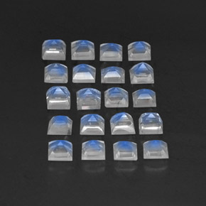 3.55カラットの天然青みがかった白レインボームーンストーン（3.2×3.2 mm・透明）
