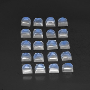 カラットの天然ブルー＆ホワイトレインボームーンストーン（3.2×3.1 mm・透明）