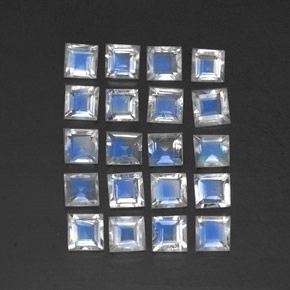 カラットの天然ブルー＆ホワイトレインボームーンストーン（3.2×3.1 mm・透明）