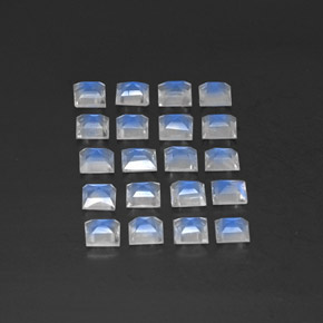 カラットの天然ブルー＆ホワイトレインボームーンストーン（3.2×3.1 mm・透明）