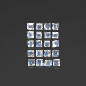 カラットの天然ブルー＆ホワイトレインボームーンストーン（3×3 mm・四角）