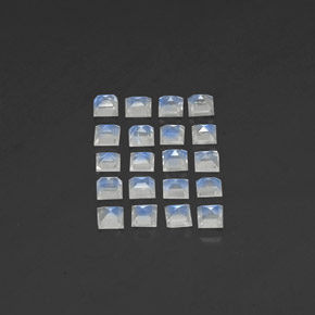 カラットの天然ブルー＆ホワイトレインボームーンストーン（3×3 mm・四角）