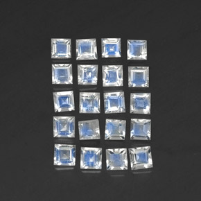 カラットの天然ブルー＆ホワイトレインボームーンストーン（3×3 mm・四角）