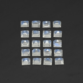カラットの天然ブルー＆ホワイトレインボームーンストーン（3×3 mm・四角）