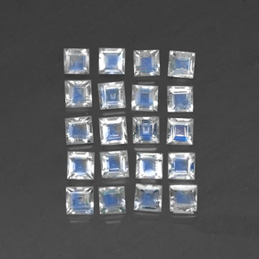 カラットの天然ブルー＆ホワイトレインボームーンストーン（3.2×3.2 mm・四角）